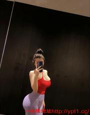 性感瑜伽小妞36D巨乳胸推棒棒哒