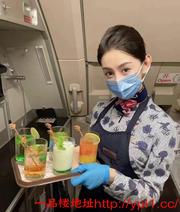 是我见过皮肤最白嫩的，可以用肤若凝脂来形容，可能是爱健身，皮肤好白好滑，身材很好