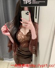 成都大奶妹手撕丝袜天生炮架子