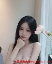 甜美性感小御姐，清纯巨奶私下双面淫荡