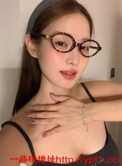 身材比例超赞的制服美女