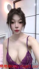 白云性感白嫩大胸妹