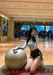 健身小妹身材苗条紧致