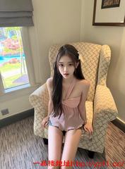 高颜值反差学生妹，苗条粉嫩爽爆