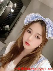 刚破处不久，粉鲍鱼妹妹随便玩，水多呻吟一碰就湿容易喷(已验证过)