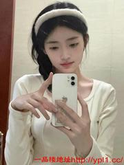 妹子极品闷骚粉嫩鲍鱼姿势很配合