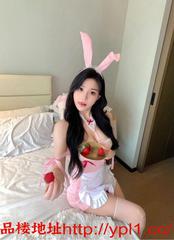 极品清纯嫩妹水很多肤白肉嫩大长腿身材火辣，前凸后翘