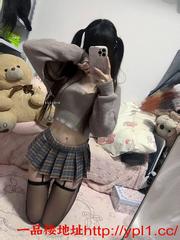 闷骚，大长腿兼职学妹身材火辣，前凸后翘