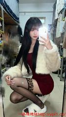 东莞妹妹初次下海，奶子还没发育成熟，穴粉粉水汪汪。