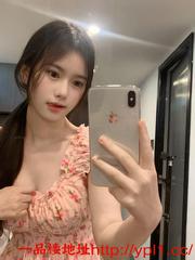 洛阳市极品尤物丝袜控大胸妹妹皮肤雪白，看起来很清纯实则很骚