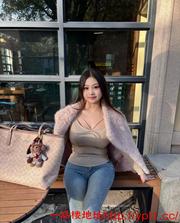 极品美女粉嫩多汁肌肤雪白透亮