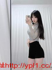 第一次下海妹妹，粉鲍嫩多汁蜜桃臀很骚