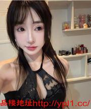 兼职嫩妹天然大胸，会夹会吸前凸后翘皮肤白皙