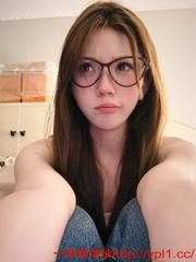 极品美女粉嫩多汁肌肤雪白透亮