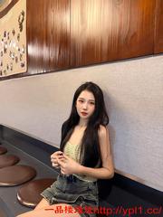 身材超顶嫩逼扒开裙子就是干