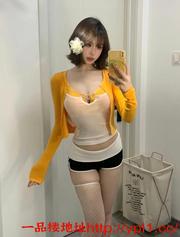 性感粉嫩骚妹，翘臀胸大屁