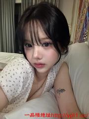 郑州市反差婊小姐姐，顶级身材情趣套装诱惑，床上淫荡叫声动听