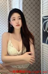 武汉市学生学瑜伽过来旅行顺便兼职段时间，粉嫩鲍鱼水多口活一绝