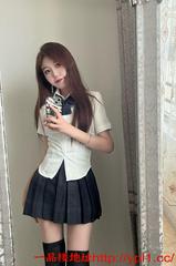 啪啪制服美女，鞭打屁股