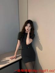 白皙胸大屁股翘00后大长腿