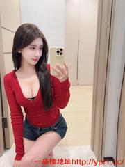 蜜臀诱人风骚大奶骚货