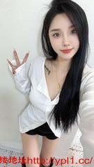 长得挺整齐，胸很大不下垂