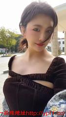 清纯黑丝大波美女