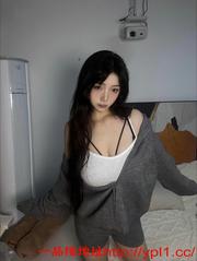 可爱甜妹穿情趣上衣很欲