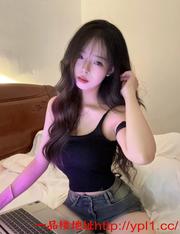 性感粉嫩骚妹，翘臀胸大屁