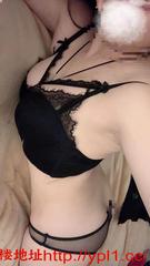 上海嫩穴骚气喷泉小嫩货按住屁股猛猛