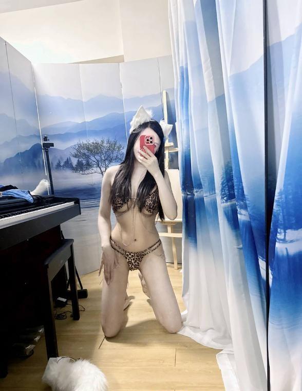 [湖北-武汉]湖北江岸区服务系大胸翘臀老师