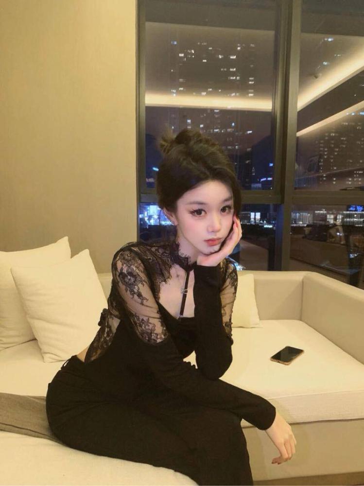 厦门超好福建性感小妹三点粉小穴嘴巴很紧丝足