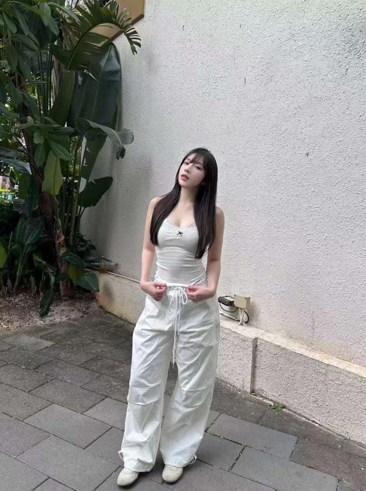 福州超值福建小骚逼姿势随意摆弄巨乳