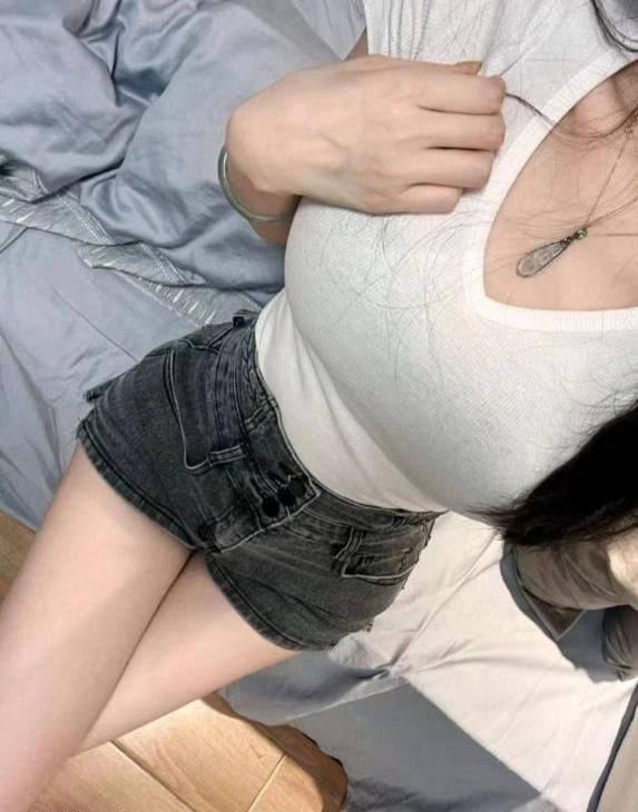 深圳广东水润少妇逼紧水多精品推荐洗浴