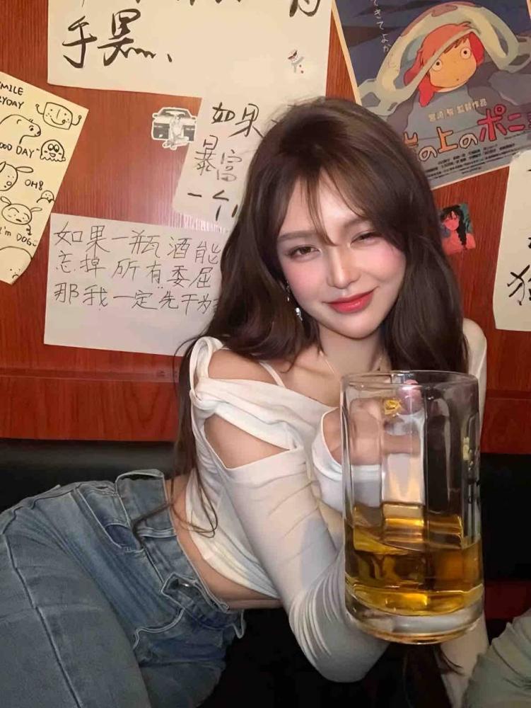泉州福建嫩妹皮肤细腻翘臀水多鲍鱼超紧小姐
