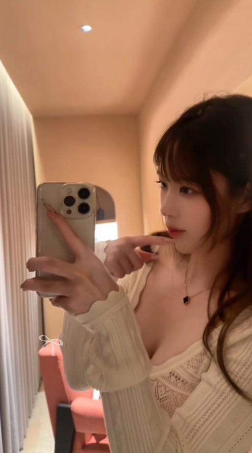 青岛山东刚验证过的粉嫩小骚妹丝足