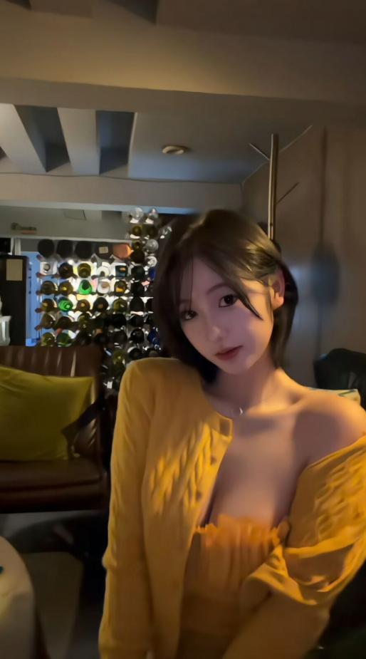 浦东新区打卡上海此女长着一张狐狸精脸