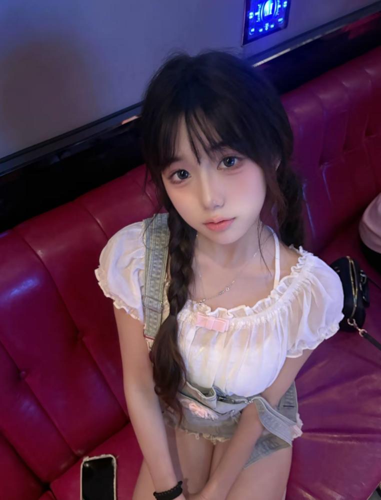 杨浦区上海骚货神颜胸挺 腰细臀翘 腿长穴紧少妇