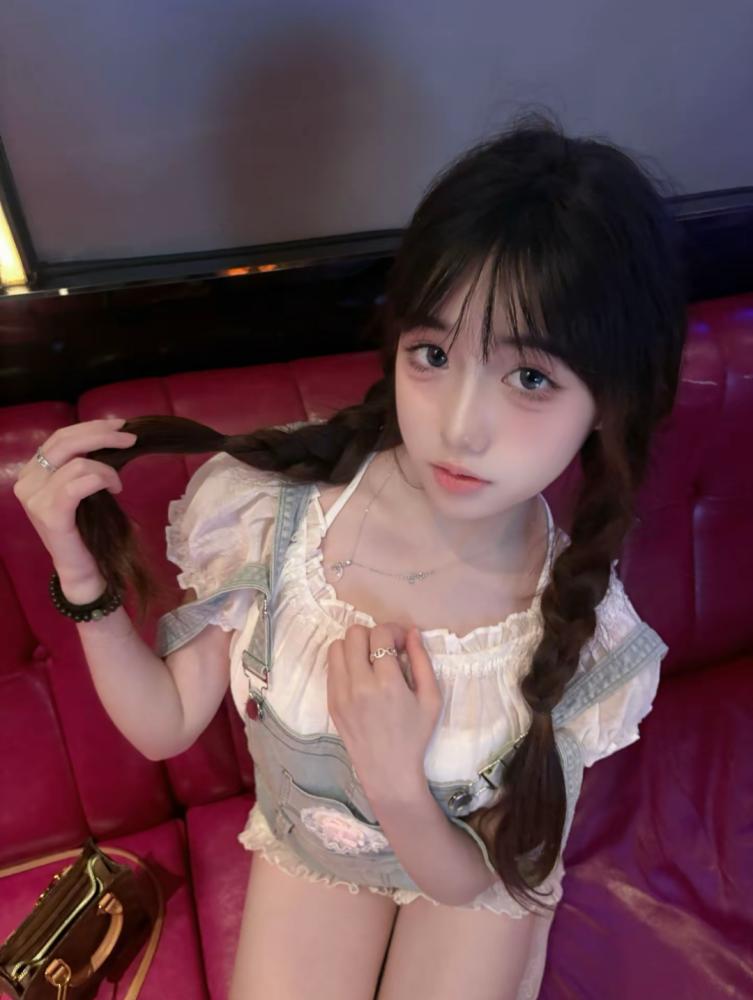 杨浦区上海骚货神颜胸挺 腰细臀翘 腿长穴紧少妇