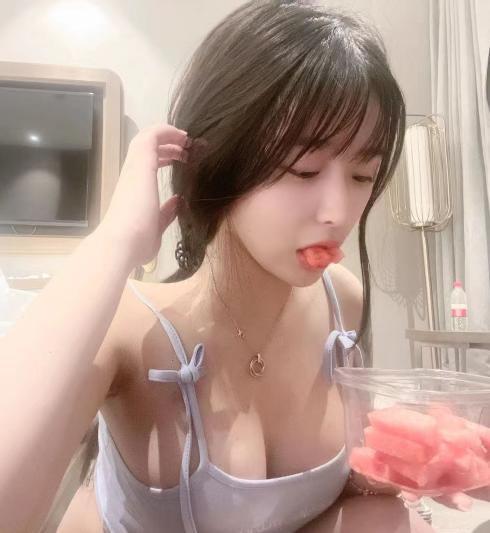 实战天津南开区粉嫩学妹全套莞式服务阿姨