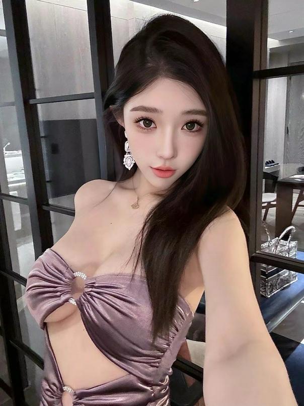 享受山东东营口活妹子很白净干着很爽特服