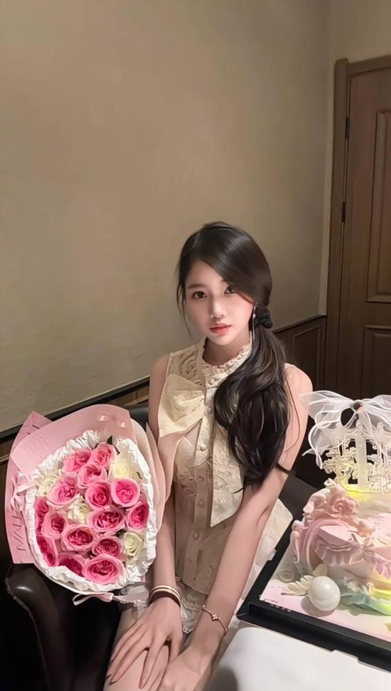 普陀颜值大胸美女前凸后翘，匀称丰满