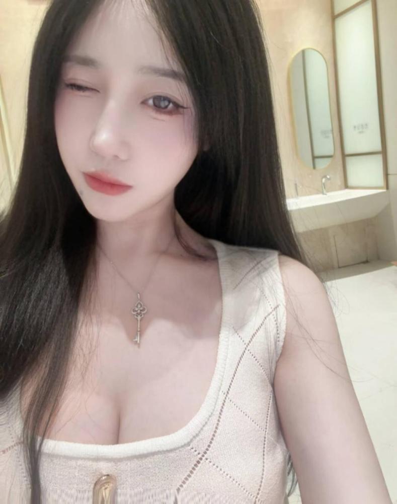 好爽的妹子，喜欢的姿势都会配合