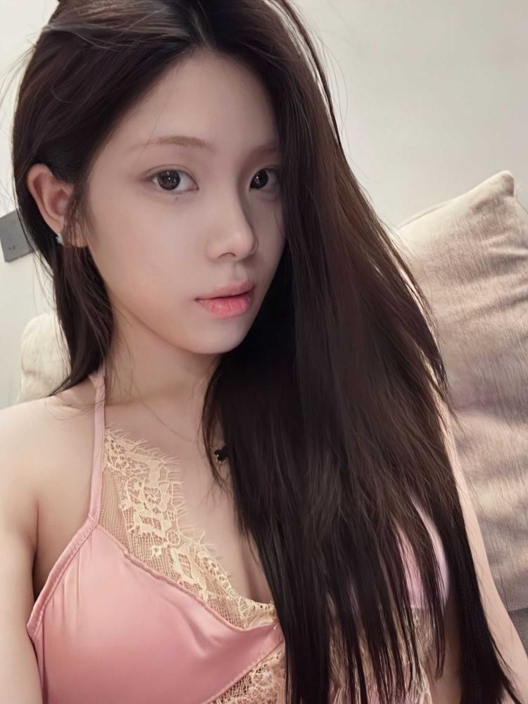 享受长腿细腰肉弹美臀楼凤