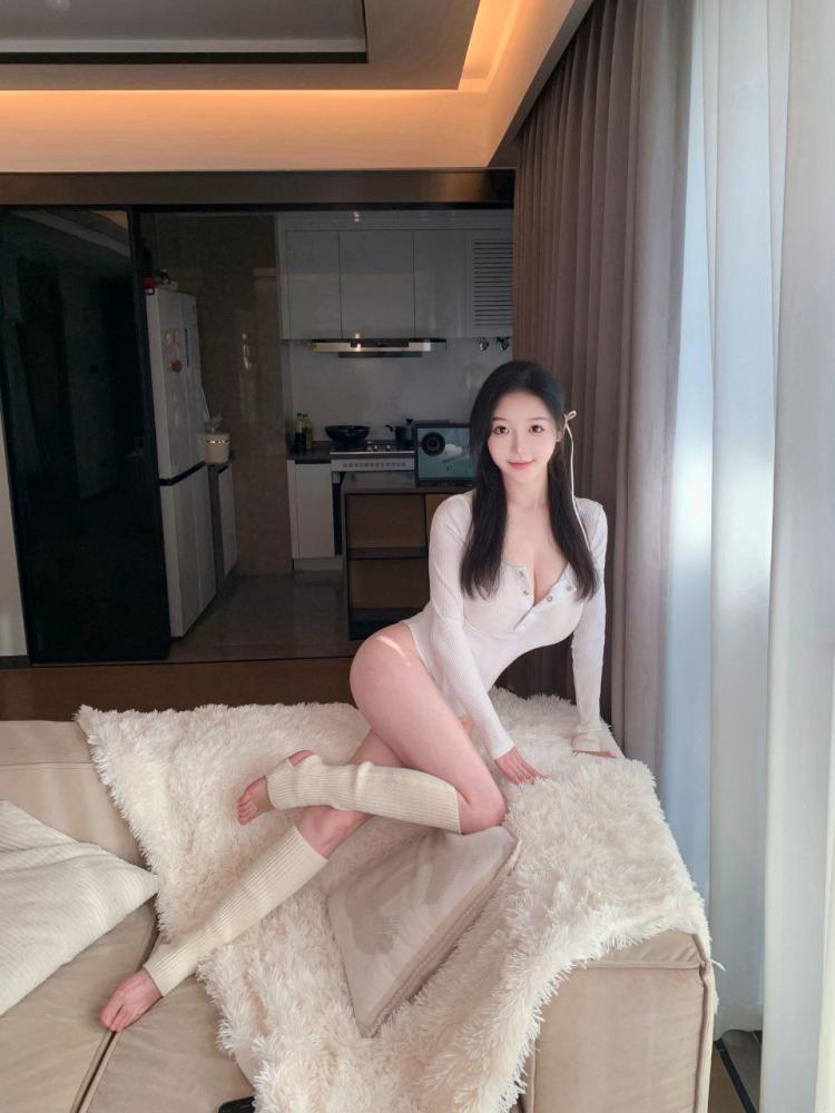 郑州兼职大奶嫩妹小仙女特服