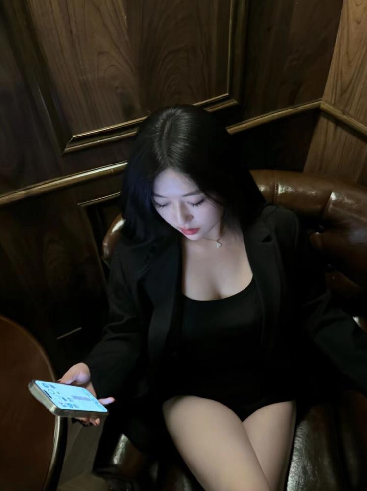 [湖北-武汉]私密工作室兼职学生妹，服务不限次任您发挥