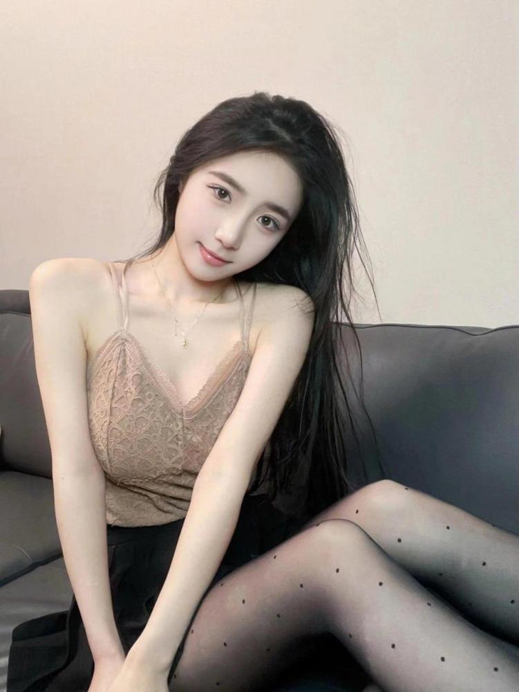 兼职稀有美女粉嫩鲍鱼