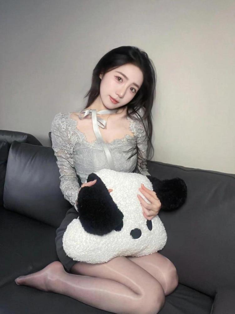 兼职稀有美女粉嫩鲍鱼