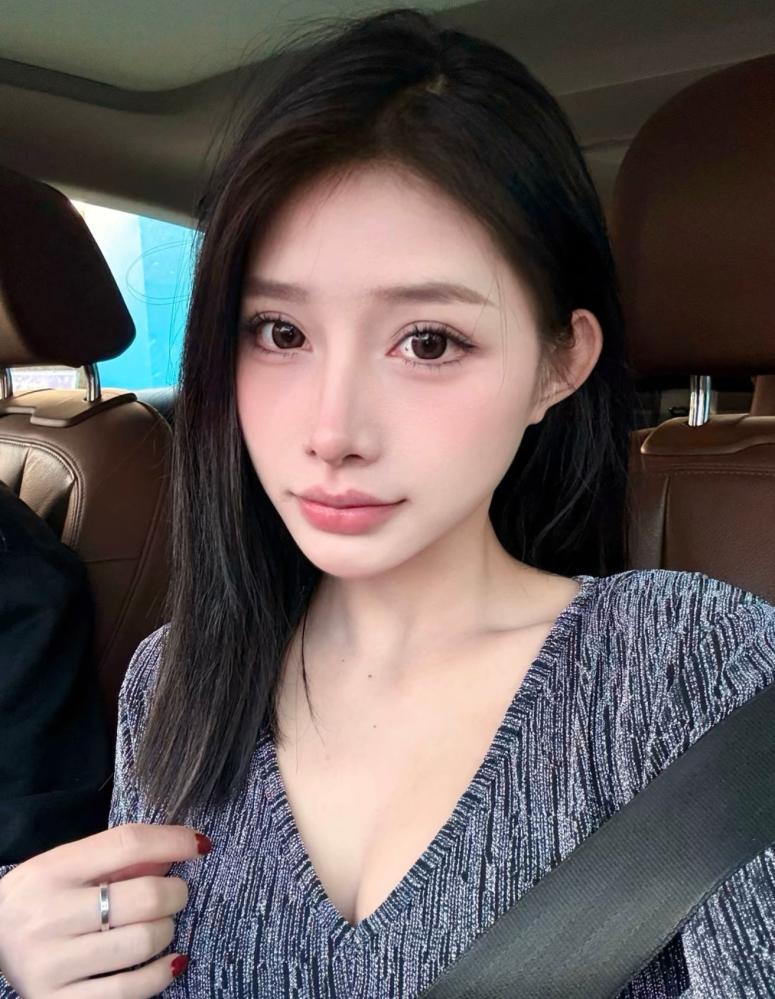 性感S型身材骚妹水多易喷