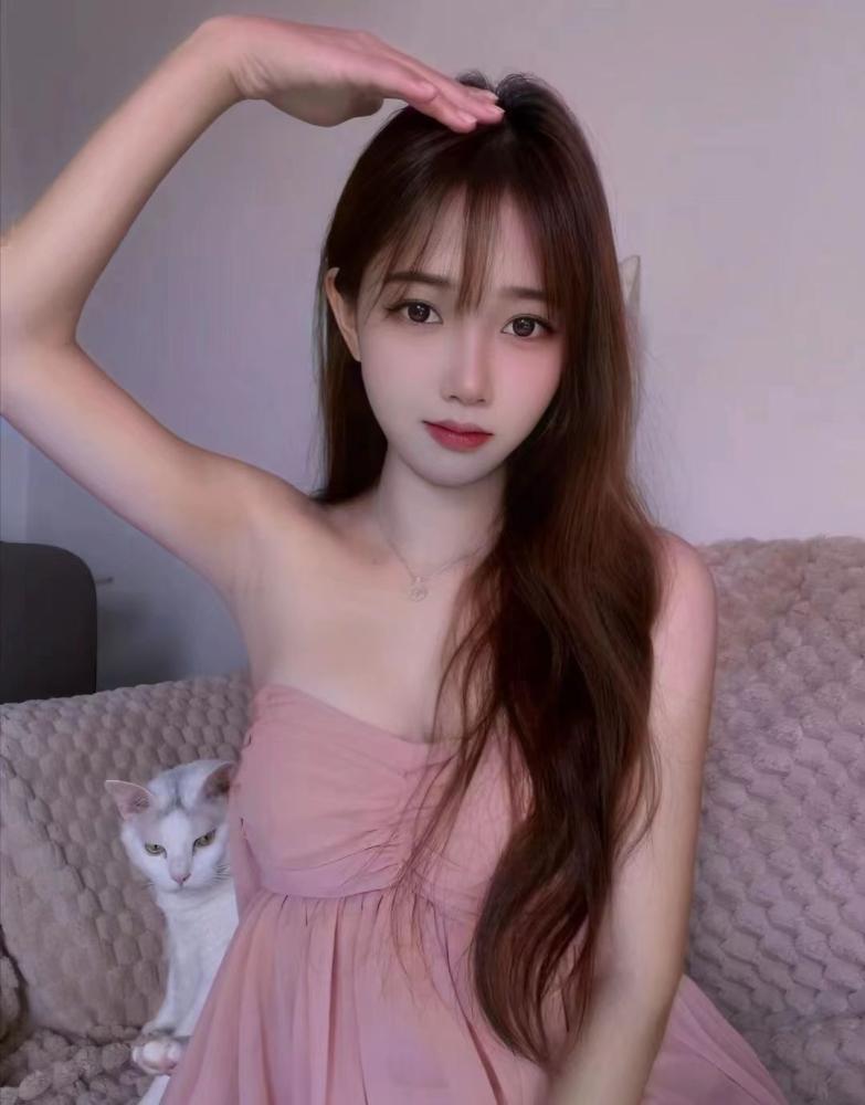 邻家小妹年轻多汁，三点粉嫩
